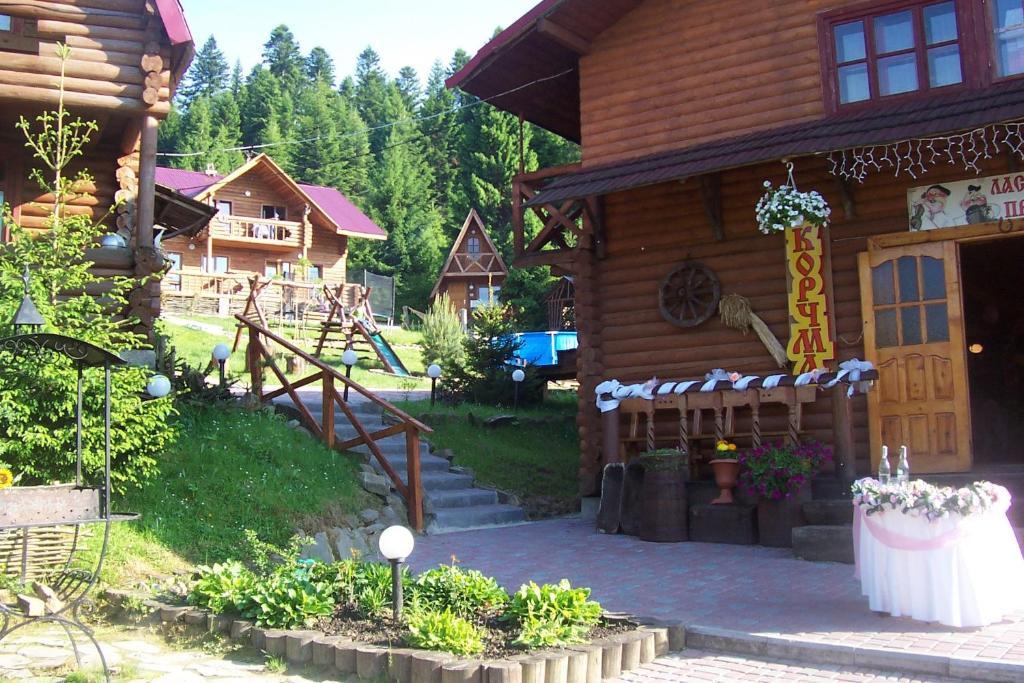 Готель Boykivskiy Dvir Ясениця-Замкова Екстер'єр фото
